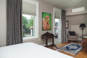 Кровать или кровати в номере Avery House B&B