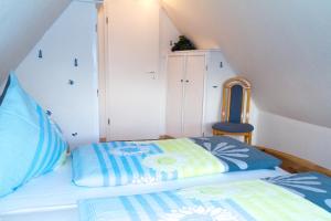 Llit o llits en una habitació de Fewo Jutta Bönisch