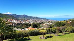 TeguesteにあるVilla Alisの山と海の景色を望む