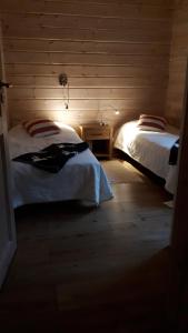 Tempat tidur dalam kamar di RukaNeliö Cottage