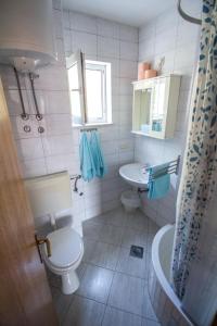 Kúpeľňa v ubytovaní Apartment in Okrug Gornji with 1