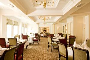 Ruang duduk di The Keadeen Hotel