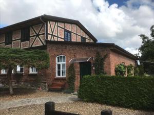 a red brick house with a gambrel roof at Alte Küsterei Hohen Mistorf in Hohen Mistorf