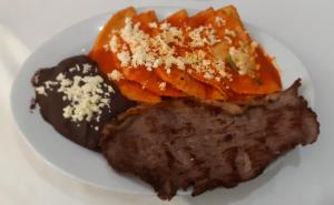 Jídlo v hotelu nebo okolí