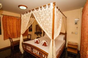Een bed of bedden in een kamer bij Noble Night Guesthouse