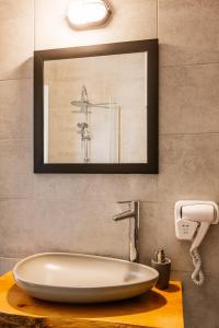 Un baño de Djumba Hotel & Cafe
