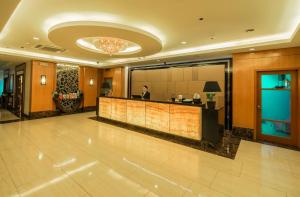 Lobbyn eller receptionsområdet på The Plaza Hotel Balanga City