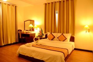 Giường trong phòng chung tại Saigon Tourane Hotel