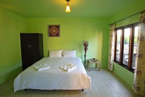 Uma cama ou camas num quarto em PP Red Tuna Hut