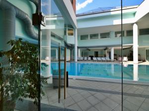 
a hotel room with a pool and a balcony at Hotel Residence Mondial in Moneglia
