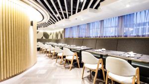 Ein Restaurant oder anderes Speiselokal in der Unterkunft Hotel COZi Oasis 