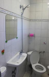 Kúpeľňa v ubytovaní Cozy Asprovalta Home by the Sea + 6 fotografií