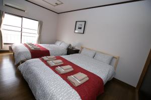 Säng eller sängar i ett rum på Nishioi House