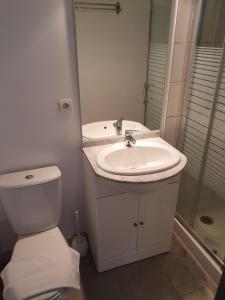 Foto dalla galleria di je résilie mon contrat avec booking car j ai vendu mon ETABLISEMENT j ai pas pu avoir une personne au tel avec kooking personne ne répond a Montastruc-la-Conseillère