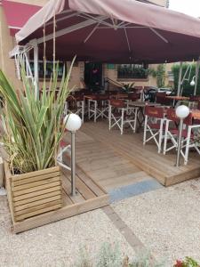Foto dalla galleria di je résilie mon contrat avec booking car j ai vendu mon ETABLISEMENT j ai pas pu avoir une personne au tel avec kooking personne ne répond a Montastruc-la-Conseillère