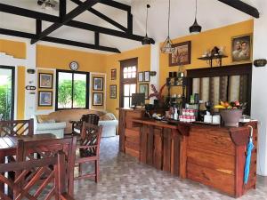 A restaurant or other place to eat at Phu View Hideaway