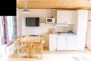Кухня или мини-кухня в Vännäs bad & camping
