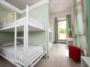Кровать или кровати в номере Ostello San Luigi Orione