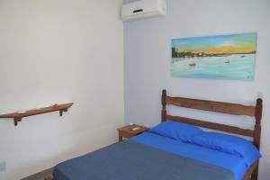 Ένα ή περισσότερα κρεβάτια σε δωμάτιο στο Casa 4 6 Azul , Condominio VilaZion, Arraial D'Ajuda centro