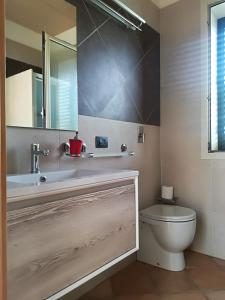 A bathroom at Villa Verdemare San Lorenzo