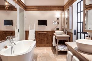 TV in/ali zabaviščno središče v nastanitvi Kitzbühel Lodge