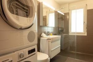 חדר רחצה ב-EMA House Serviced Apartments Superior Downtown