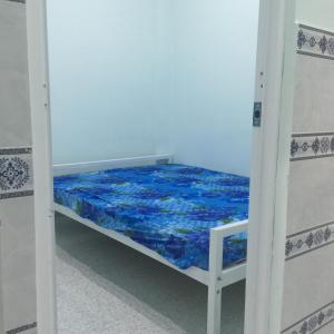 سرير أو أسرّة في غرفة في HOMESTAY Cát Tiên