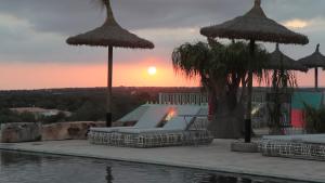 The swimming pool at or close to Finca Hotel Rural Es Turó
