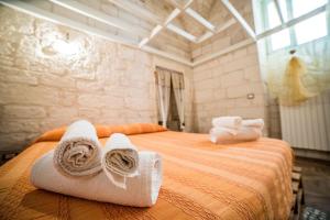 a room with a bed with towels on it at nonna annina in Martina Franca
