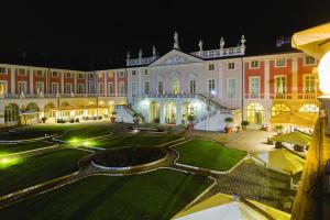 The swimming pool at or close to Villa Fenaroli Palace Hotel