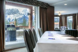 Gallery image of Falcon Crest Lodge by CLIQUE in Canmore