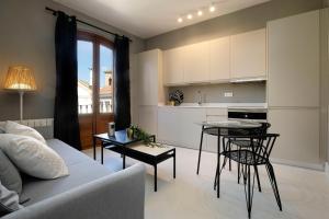 Kuchyňa alebo kuchynka v ubytovaní tuGuest Placeta de San Gil Apartments
