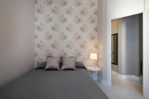 Posteľ alebo postele v izbe v ubytovaní tuGuest Placeta de San Gil Apartments