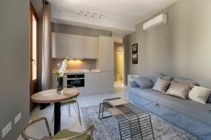 a living room with a blue couch and a table at tuGuest San Gil Apartments in Granada