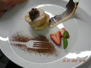 Makanan di atau berdekatan hotel