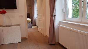 Televízia a/alebo spoločenská miestnosť v ubytovaní Citylux Apartments