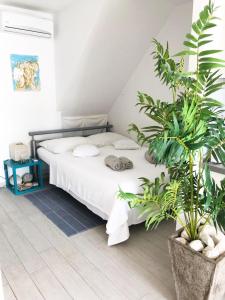 a bedroom with a bed with plants in it at Apartment Marina in Drasnice