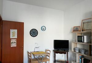 TV a/nebo společenská místnost v ubytování B&B Il Cortile del Sole