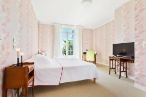 Ein Bett oder Betten in einem Zimmer der Unterkunft Hotel Les Goelands
