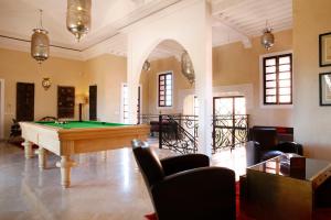 Biliár nebo kulečník v ubytování Villa GRACE close to Golfs with two private pools, SPA and Jacuzzi