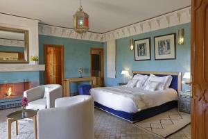 Postel nebo postele na pokoji v ubytování Villa GRACE close to Golfs with two private pools, SPA and Jacuzzi + 61 fotografií