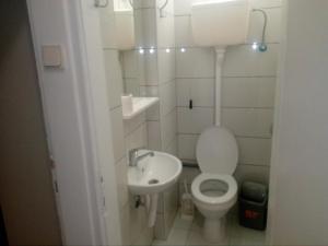 Ένα μπάνιο στο Hostel Corner 021