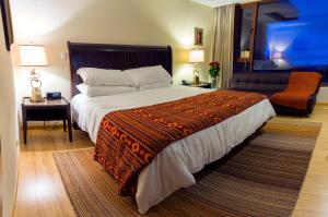 Postel nebo postele na pokoji v ubytování Hotel Medina Del Lago