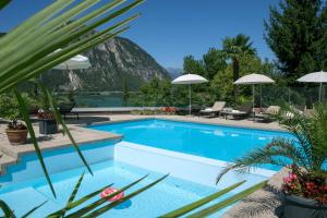 Bazén v ubytování Hotel Campione nebo v jeho okolí