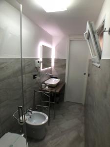 A bathroom at Catania Sun&Sea - Sun Home Még 25 kép