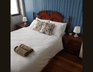 Ένα ή περισσότερα κρεβάτια σε δωμάτιο στο HOMESTAY DE MARQS - STYLISH and SPACIOUS 3 BEDROOM VACATION HOME