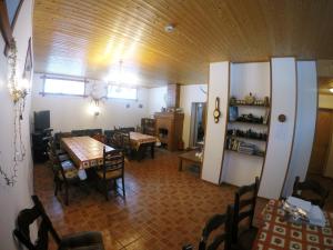 an overhead view of a dining room and living room at Küljemäe puhkemaja in Otepää