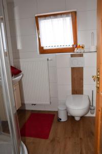 A bathroom at Ferienwohnung Suntinger