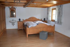 A bed or beds in a room at Ferienwohnung Suntinger