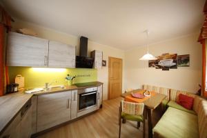 Kuchyň nebo kuchyňský kout v ubytování Appartement Helga